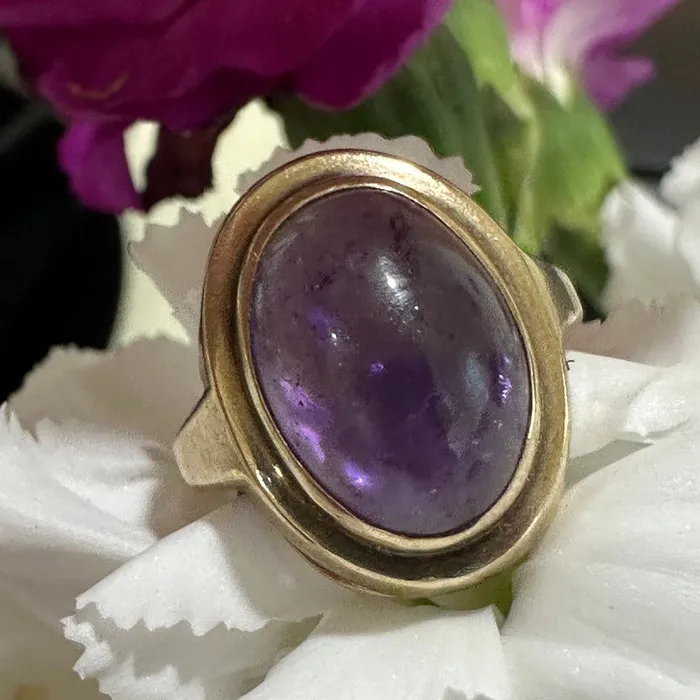 Rings ONeills Estate Jewelry 8 Karat Yellow Gold Cabochon Cut Amethyst Ring 20002330 Rings ONeills Estate Jewelry 8 Karat Yellow Gold Cabochon Cut Amethyst Ring 20002330