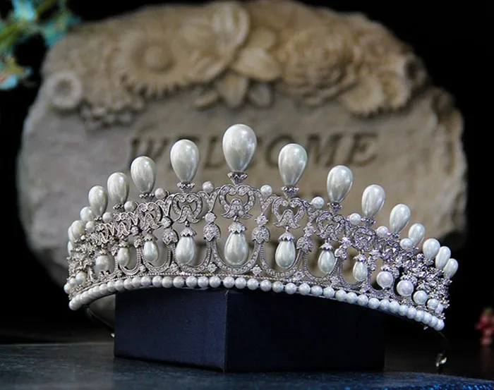 The Royal Look For Less Bracelets Bavarians Lover Knot Tiara Replica