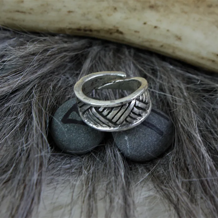 Valhallas silver Rings Crosshatch Viking Ring in Sterling Silver